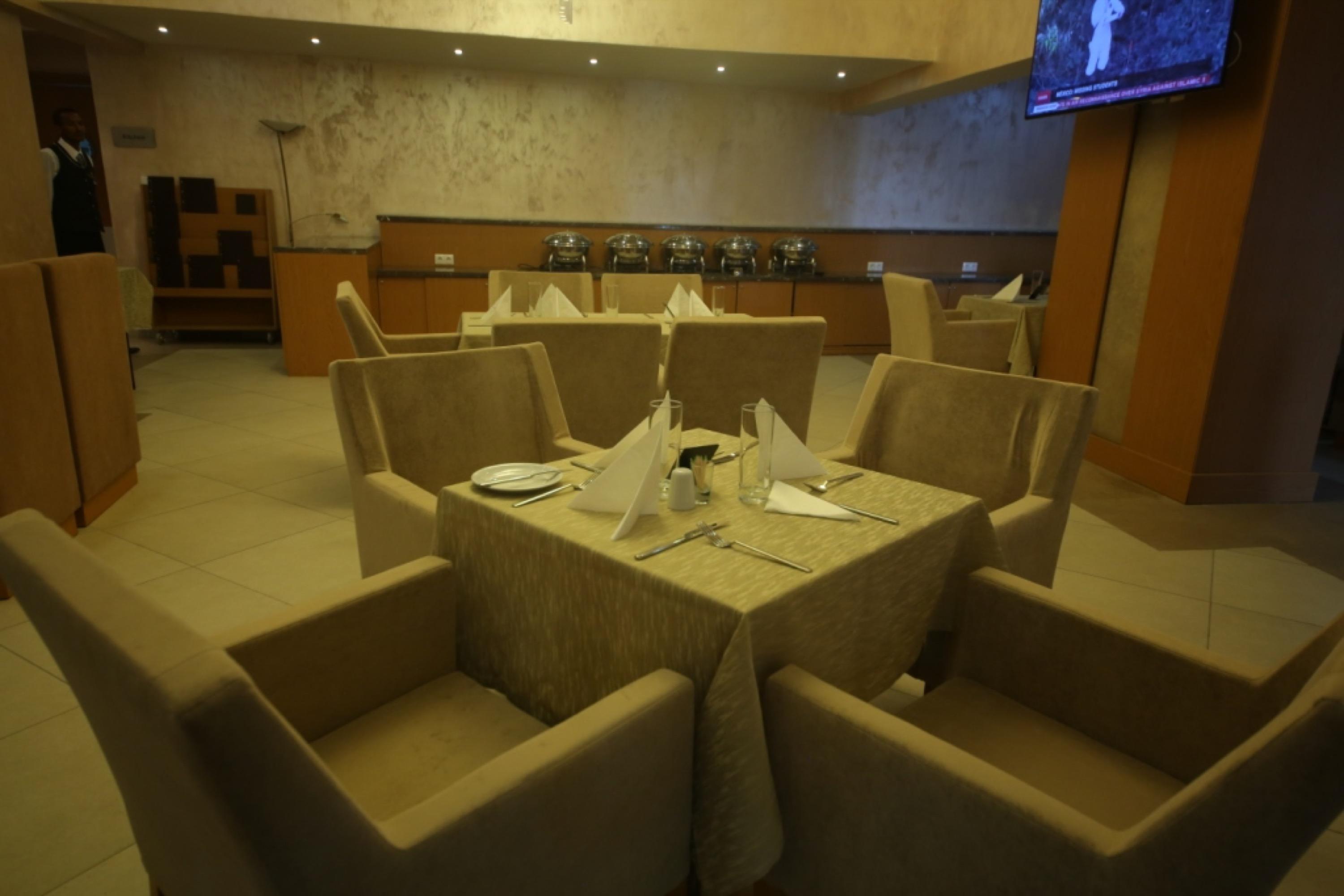 Momona Hotel Addis Ababa Dış mekan fotoğraf
